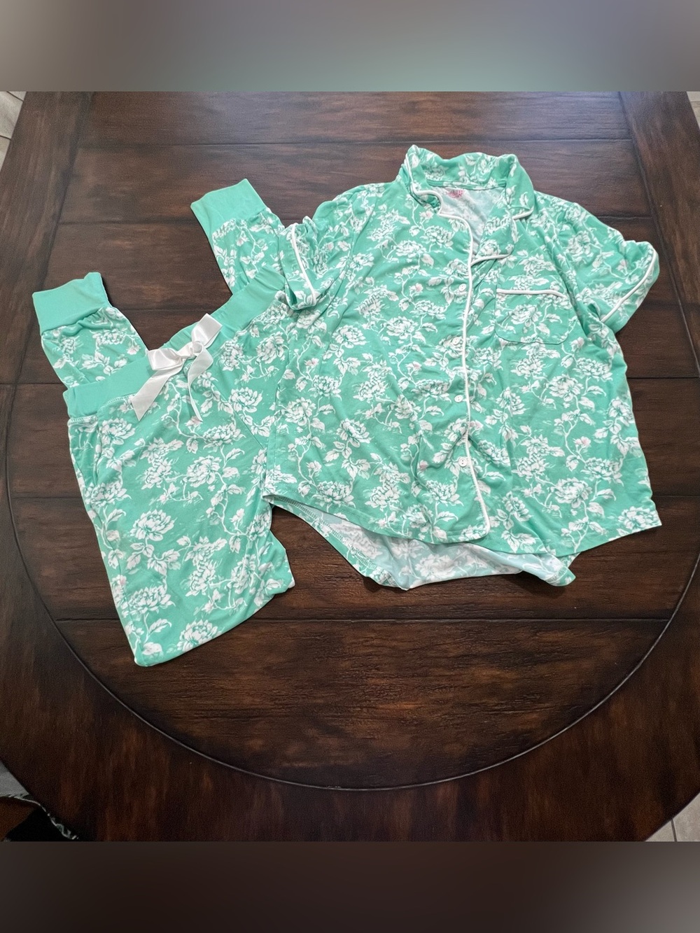 Jordann Jammies Women's Mint Green & White Floral Pajama Set Size Medium